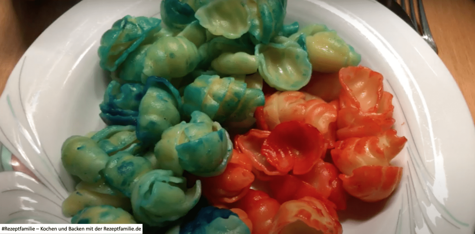 Rezepte 5 schaurige Halloween Nudeln - Kochen und Backen mit der Rezeptfamilie