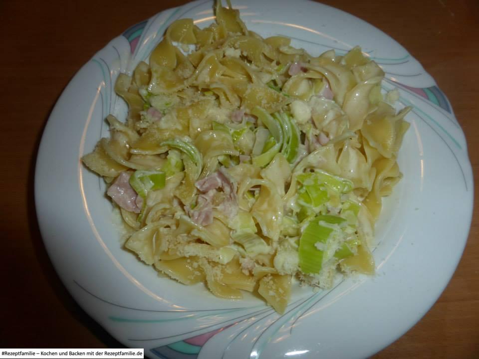 Bandnudeln in Porree-Sahne-Soße 2 Bandnudeln in Porree-Sahne-Soße Rezeptfamilie