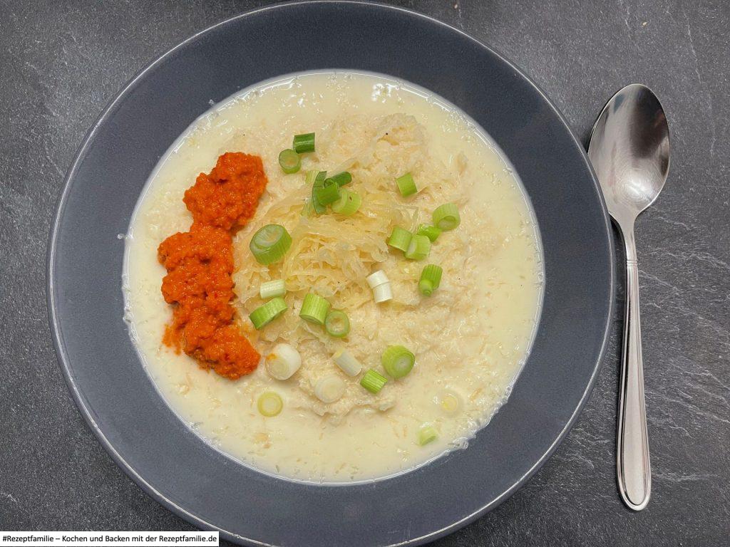 Sauerkrautsuppe mit Frühlingszwiebeln und Paprikapüree für 4 2 Sauerkrautsuppe mit Frühlingszwiebeln und Paprikapüree - Rezeptfamilie