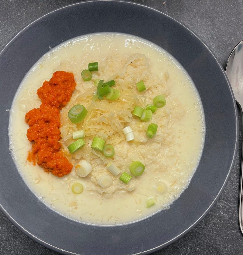 Sauerkrautsuppe mit Frühlingszwiebeln und Paprikapüree für 4 40 Sauerkrautsuppe mit Frühlingszwiebeln und Paprikapüree - Rezeptfamilie