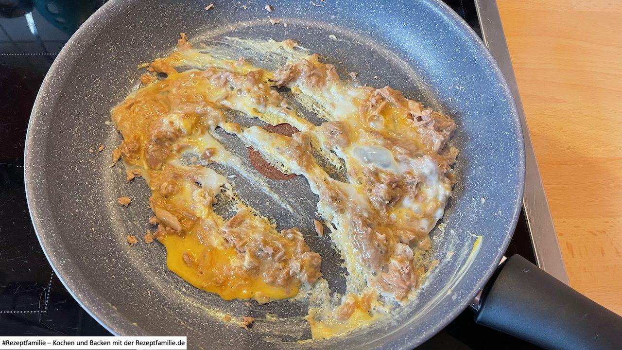 Ei mit Thunfisch Thunfisch Rührei für Hunde - Rezept von Doggi-Dog.de - Rezeptfamilie