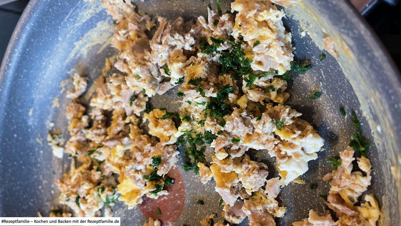 Ei mit Thunfisch und Petersilie Thunfisch Rührei für Hunde - Rezept von Doggi-Dog.de - Rezeptfamilie