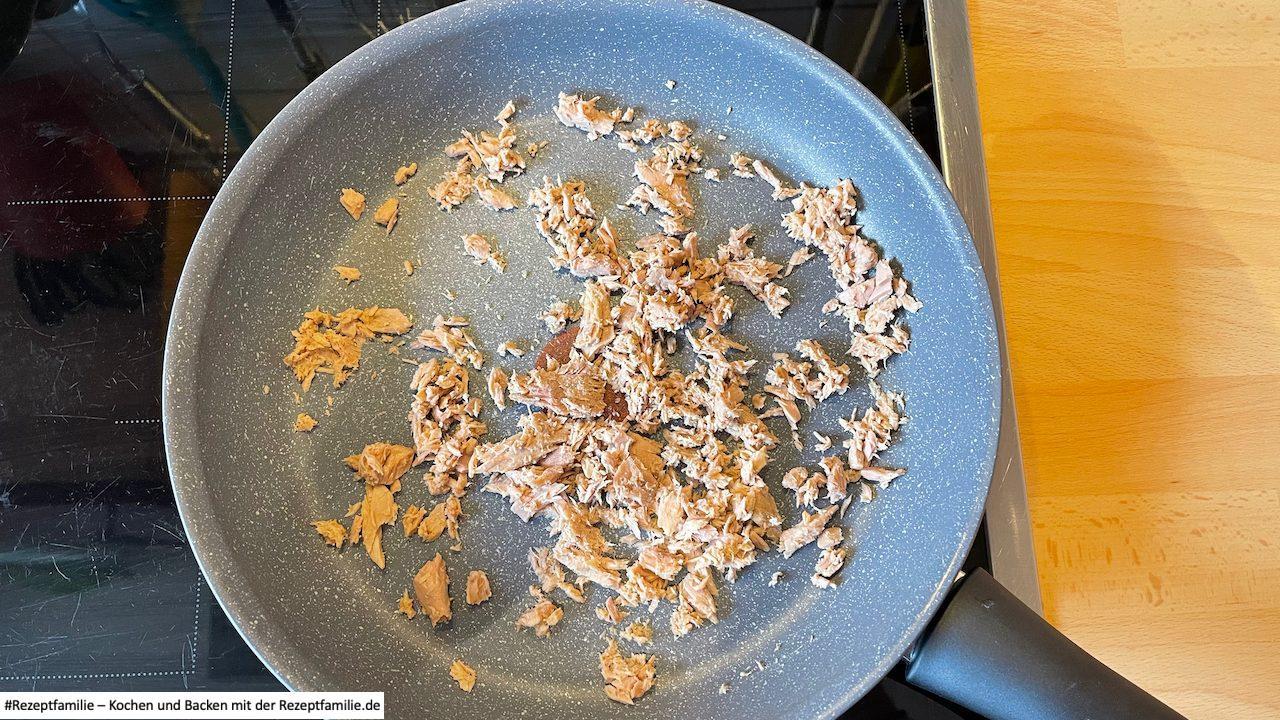 Thunfisch anbraten Thunfisch Rührei für Hunde - Rezept von Doggi-Dog.de - Rezeptfamilie