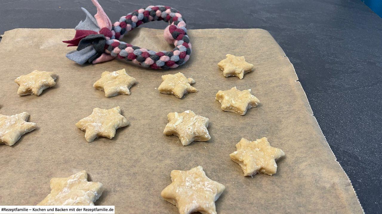 auf dem Backblech Käsekekse für Hunde von Doggi-Dog.com auf Rezeptfamilie