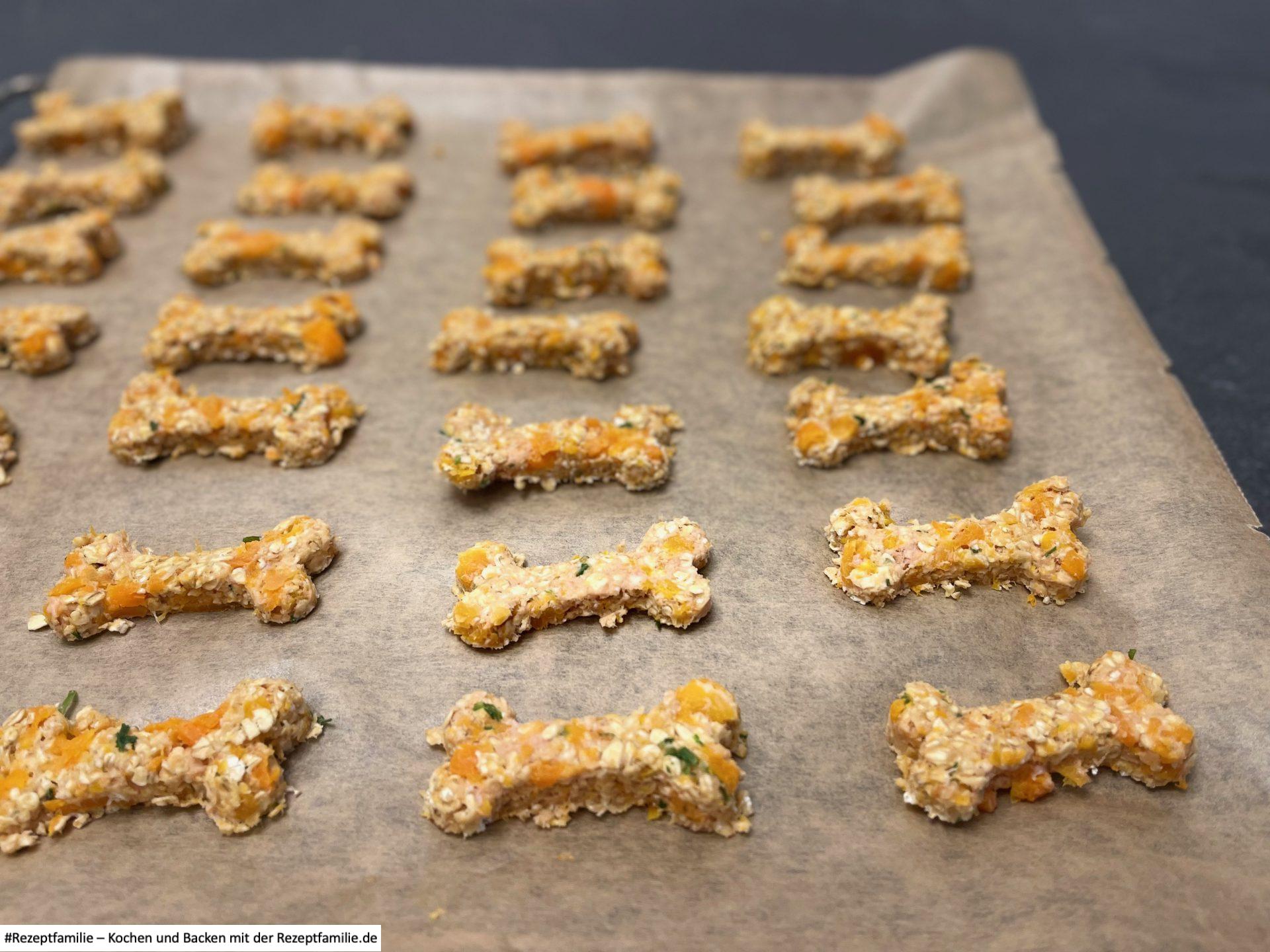 Teewurst Kekse auf dem Backblech - Rezept von Doggi-Dog.com und vorgestellt von der Rezeptfamilie