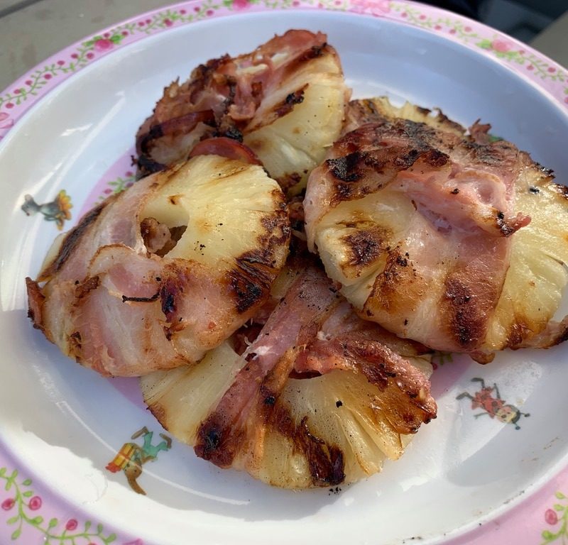 Ananas mit Bacon vom Grill - 6 Portionen 9 Ananas mit Bacon vom Grill - präsentiert von der Rezeptfamilie von Familyeller
