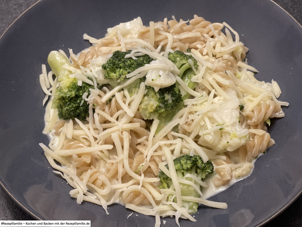 Blumenkohl-Broccoli-Pfanne für 8 2 Blumenkohl-Broccoli-Pfanne - Rezeptfamilie von Familyeller