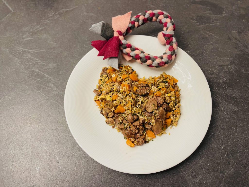 Geflügelleber Pfanne für Hunde 2 Geflügelleber Pfanne für Hunde - Rezeptfamilie ovrgestellt von Doggi-Dog.com