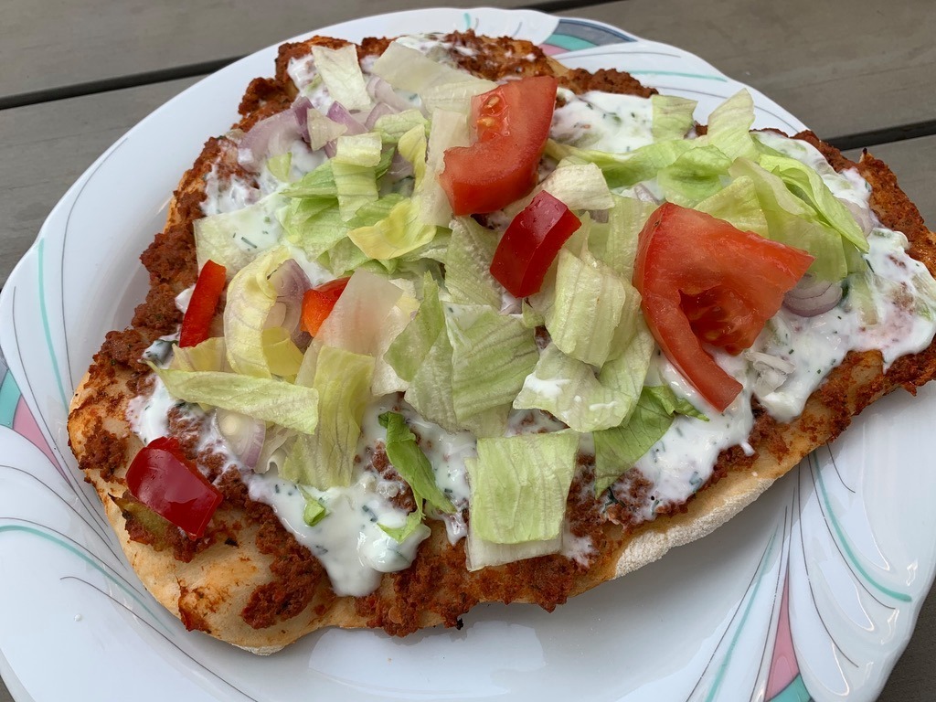 Türkische Pizza vom Grill für 6 Personen 2 Türkische Pizza vom Grill - präsentiert von der Rezeptfamilie