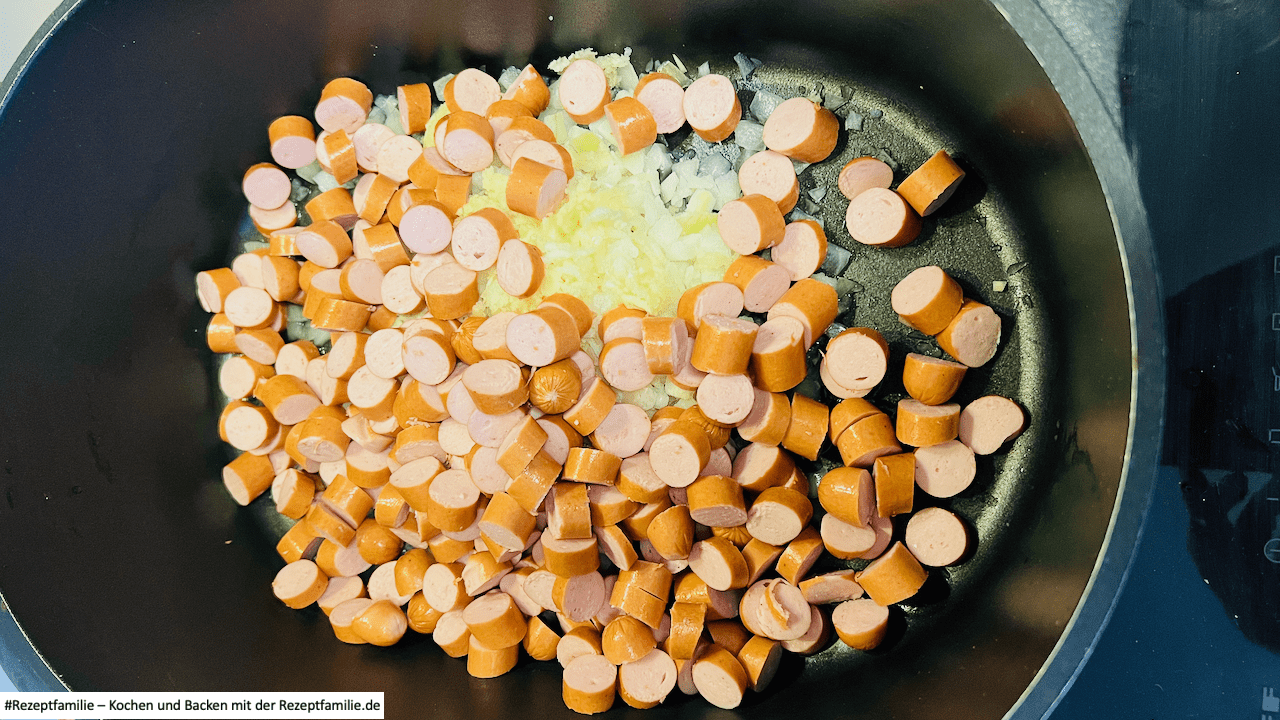 anbraten in der Pfanne Hot Dog Spagetti - Rezeptfamilie von Familyeller