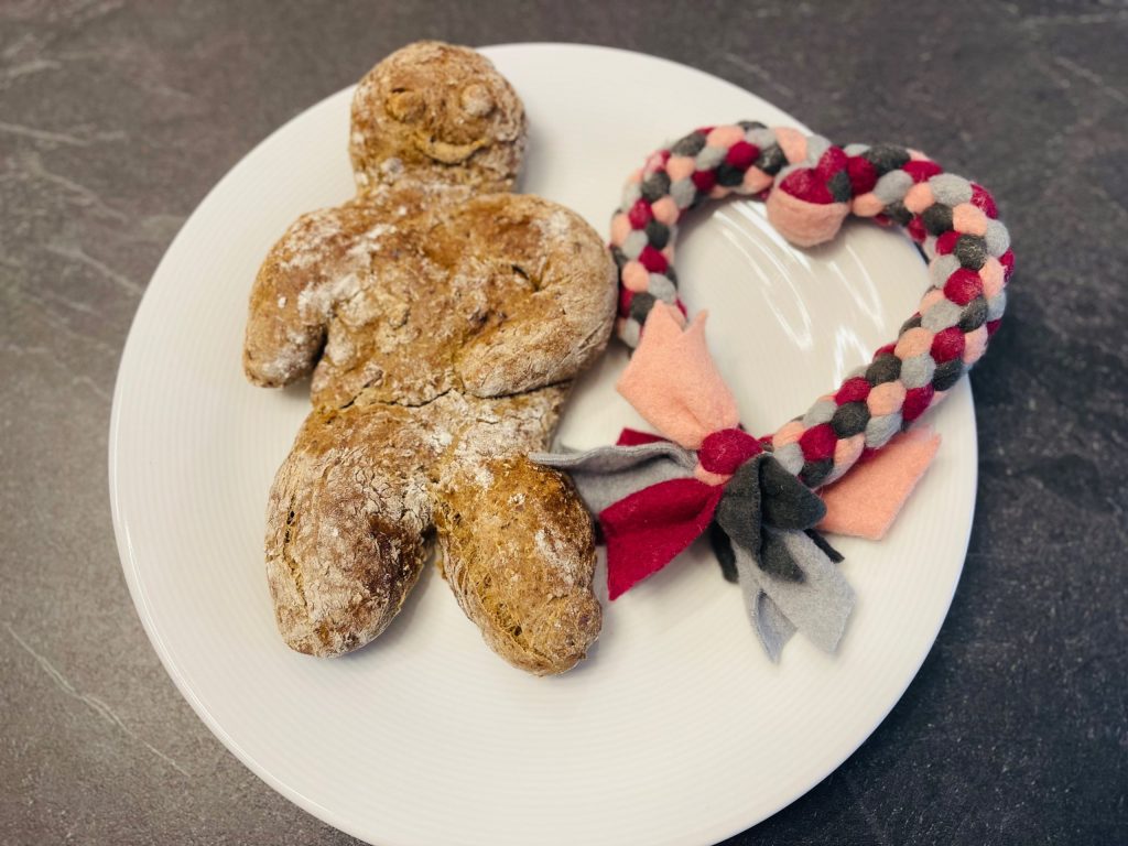 Weckmann für den Hund 2 fertiger Weckmann für den Hund - präsentiert von der Rezeptfamilie und Doggi-Dog.com