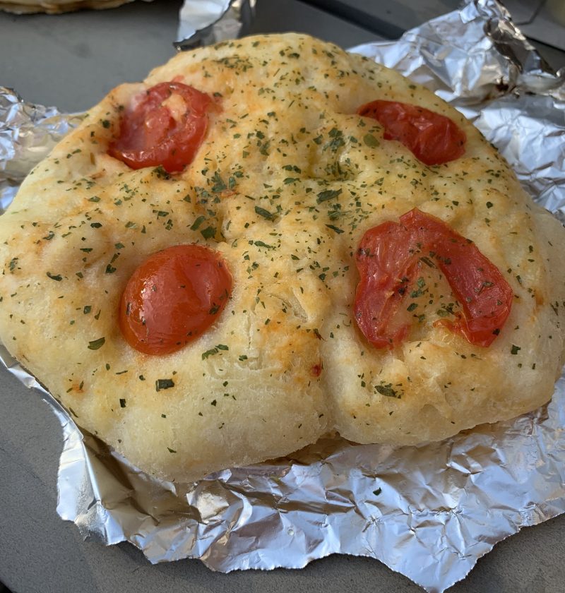 selbst gemachtes Fladenbrot für den Grill - 8 Fladen 6 selbst gemachtes Fladenbrot für den Grill mit Tomaten - präsentiert von der Rezeptfamilie von familyeller