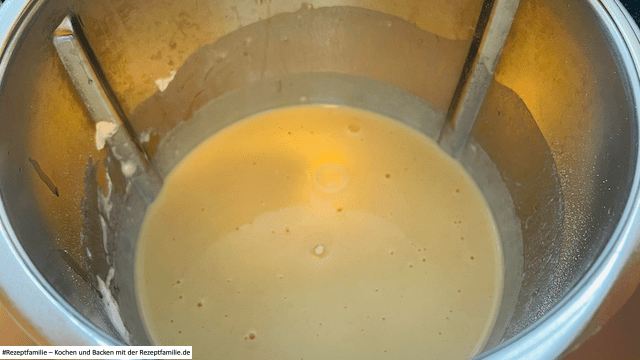 Teig im Thermomix vorbereiten- Ofen-Pfannkuchen für 6 - präsentiert von der Rezetfamilie