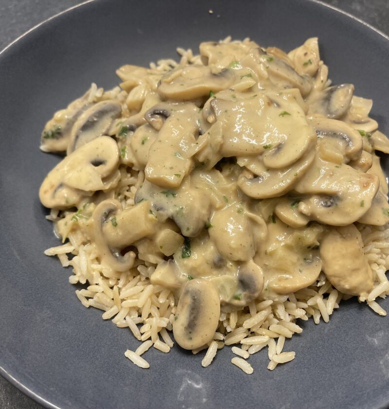 Champignon-Rahmsoße mit Naturreis für 6 5 Champignon-Rahmsoße mit Naturreis - Rezeptfamilie