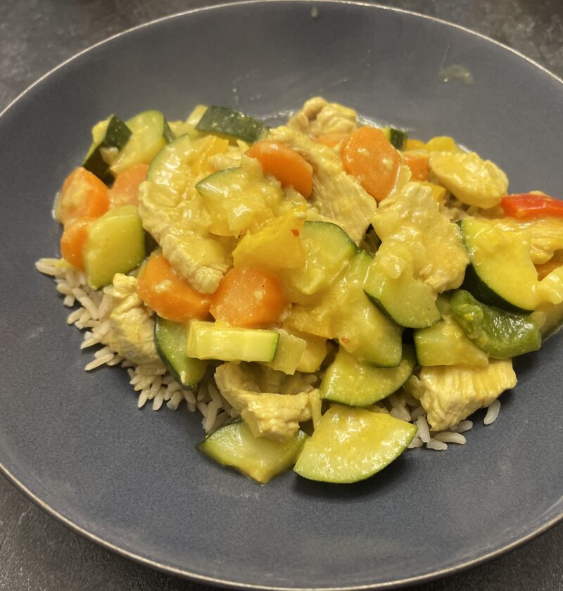Hähnchen Currygemüse mit Kokosmilch für 6 6 Hähnchen Currygemüse mit Kokosmilch - Rezeptfamilie