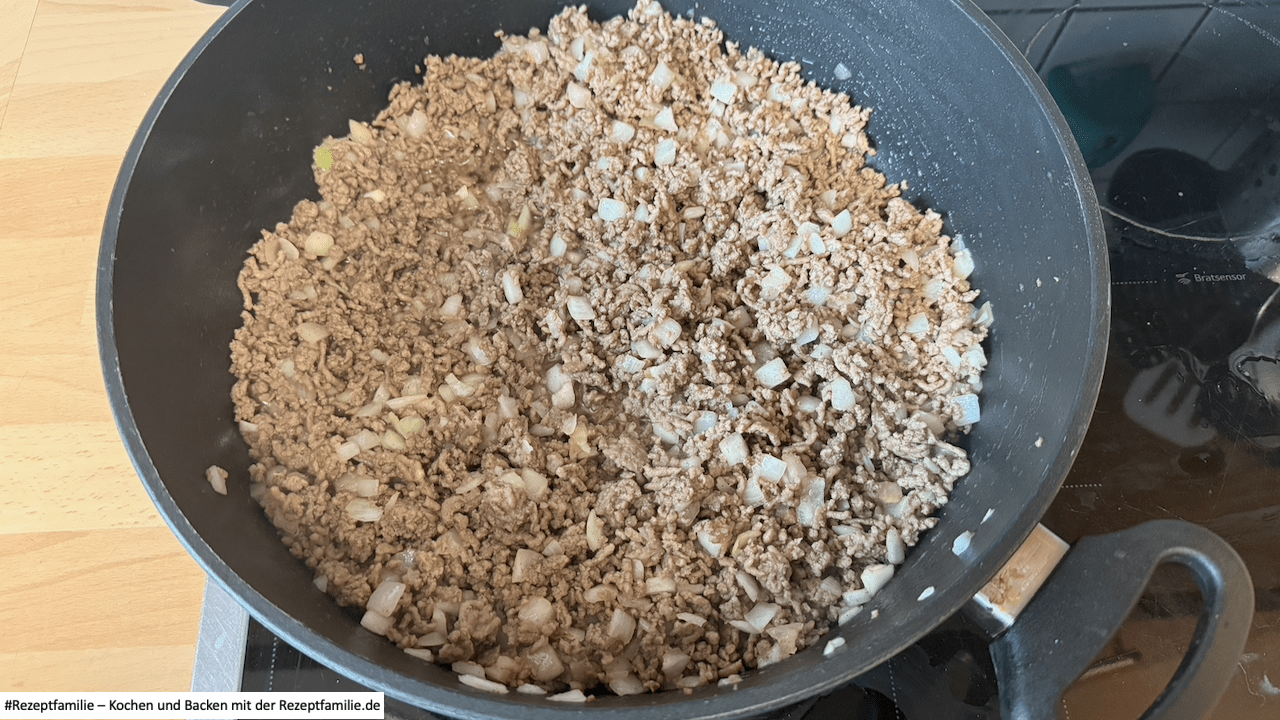 Süßer Hack-Reisauflauf mit Pfirsichen Hack-Zwiebelpfanne - Rezeptfamilie