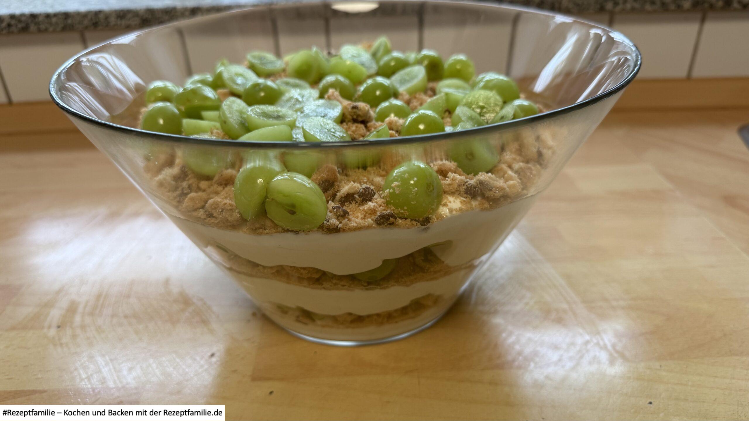 Seitenaufnahme - Trauben-Cookie-Dessert für 6 Personen - Rezeptfamilie