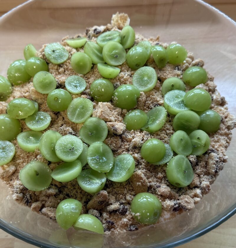 von oben - Trauben-Cookie-Dessert für 6 Personen - Rezeptfamilie
