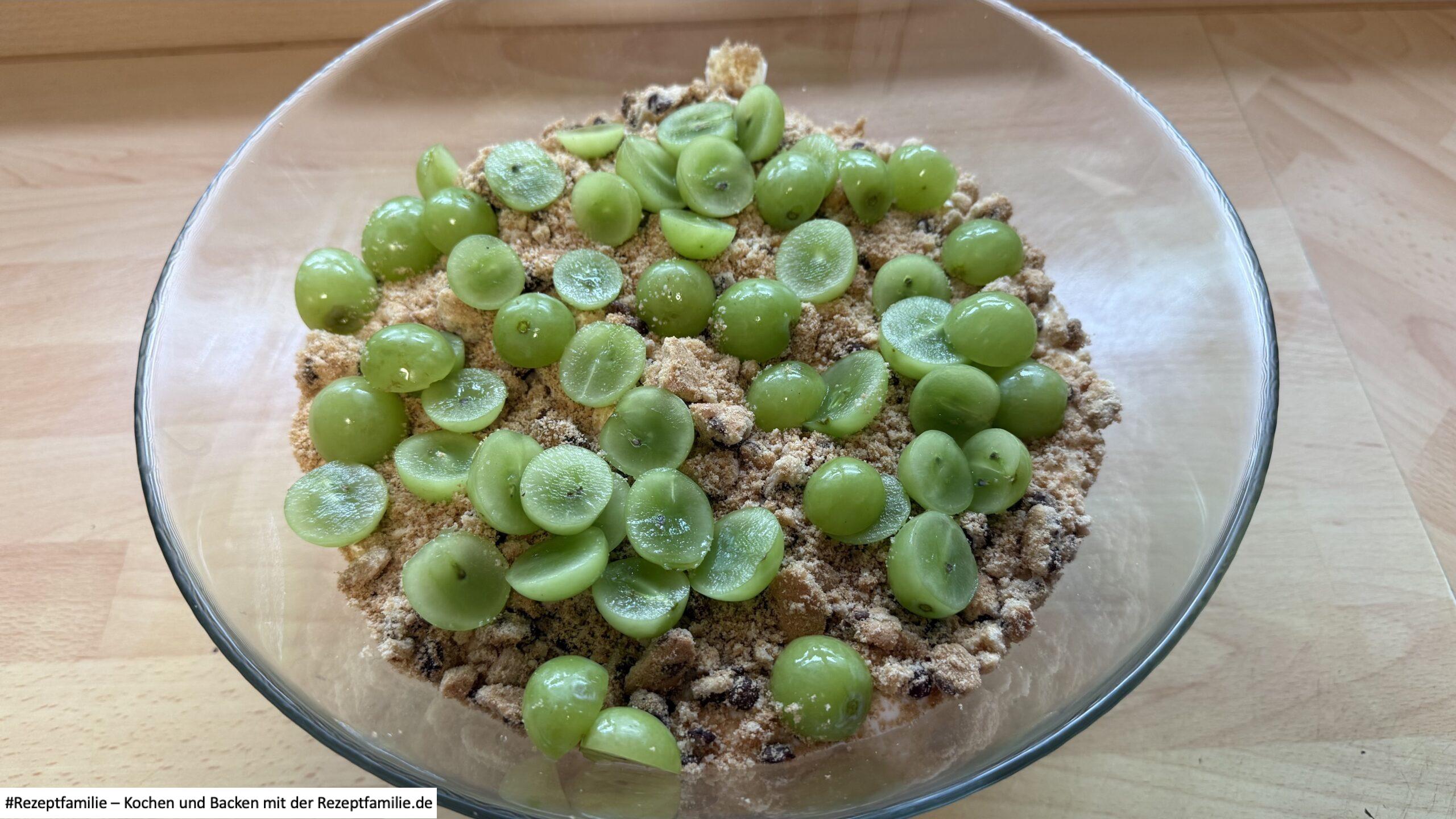 von oben - Trauben-Cookie-Dessert für 6 Personen - Rezeptfamilie
