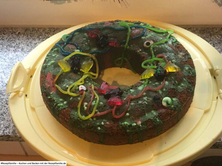 Halloween-Schokokuchen mit Zuckeraugen