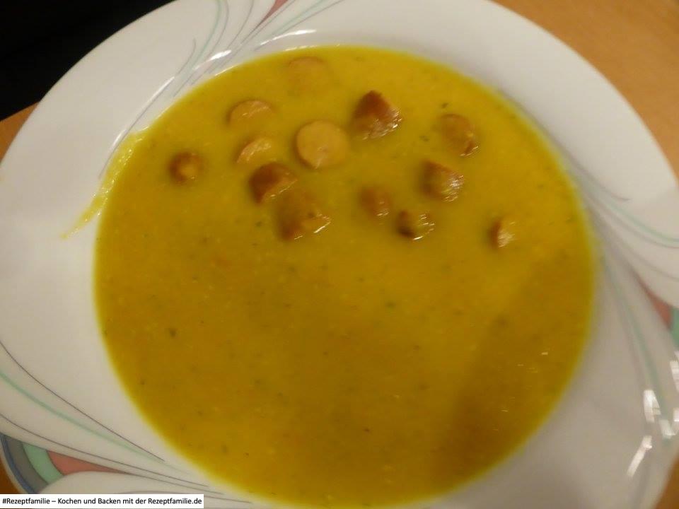 Kürbissuppe mit Wiener Würstchen