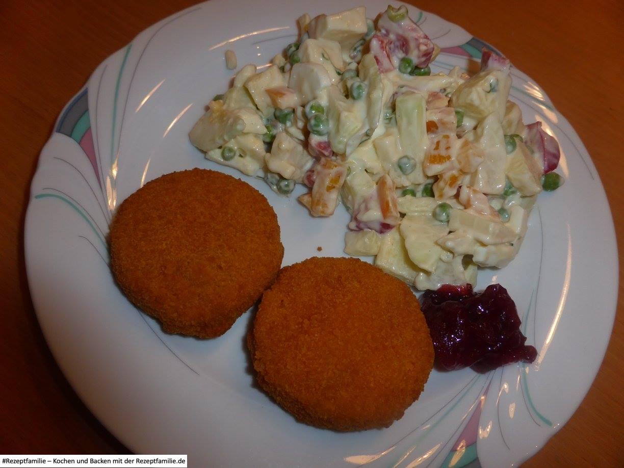 Käsesalat mit Backcamembert