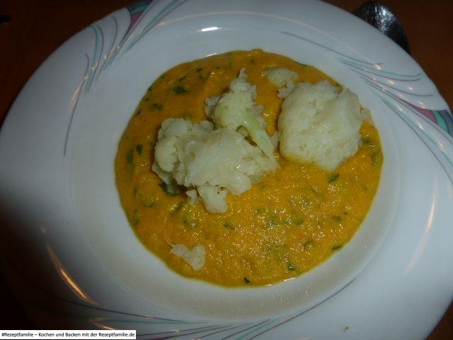 Möhrensuppe mit Blumenkohlrößchen