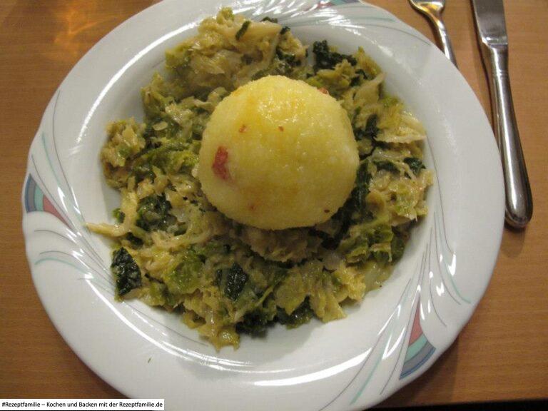 Paprikaknödel auf Rahmwirsing