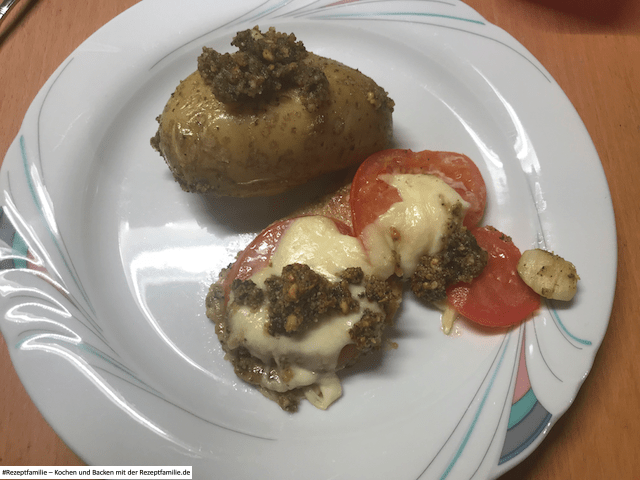 überbackene Schweineschnitzel mit Pestokartoffeln