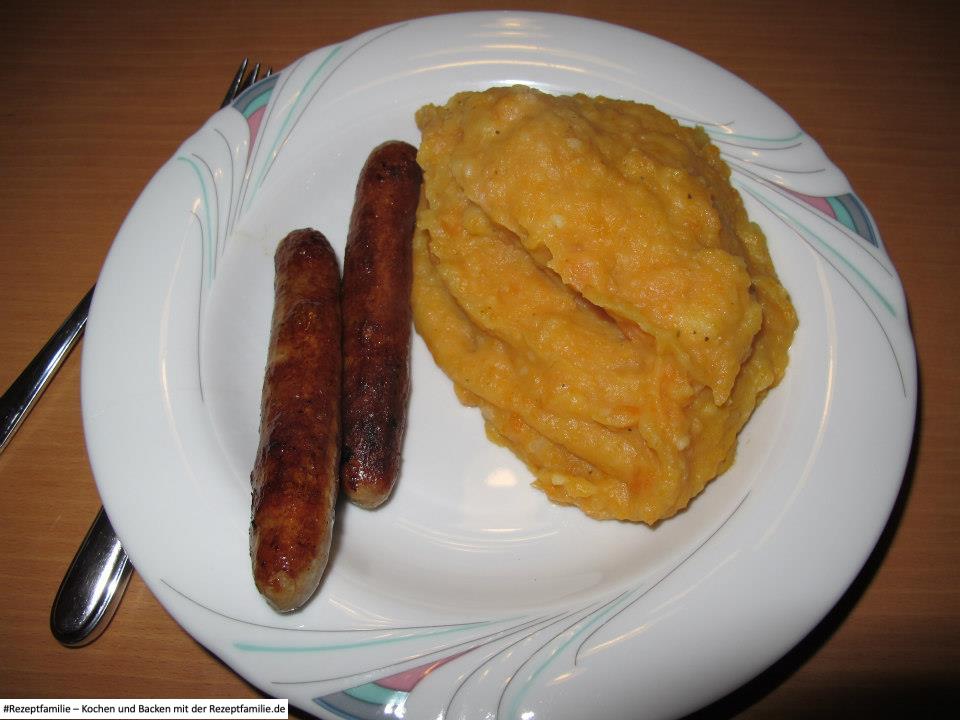 Möhreneintopf (Rheinisch) mit Bratwürstchen