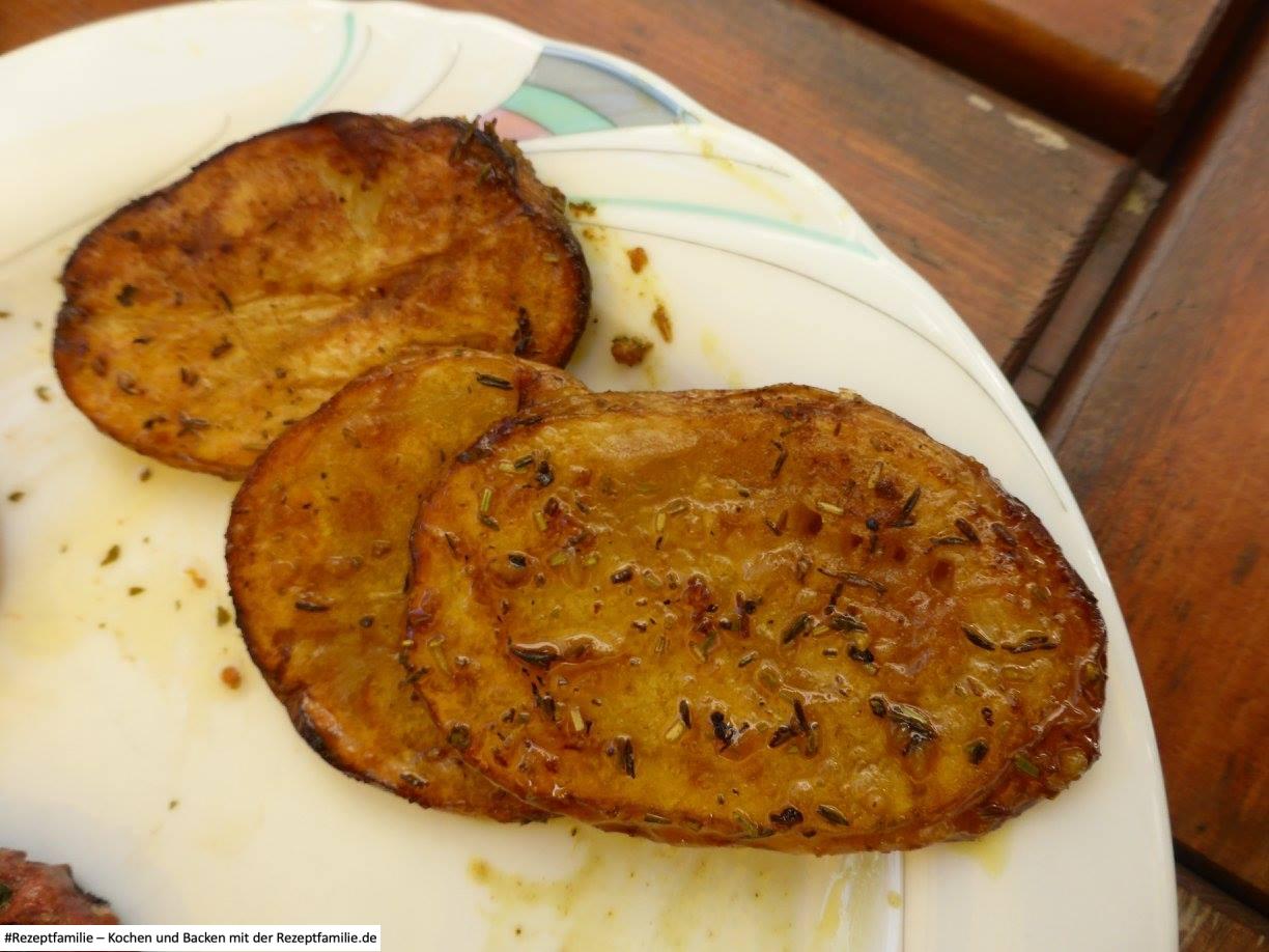 Marinierte Kartoffelscheiben für den Grill
