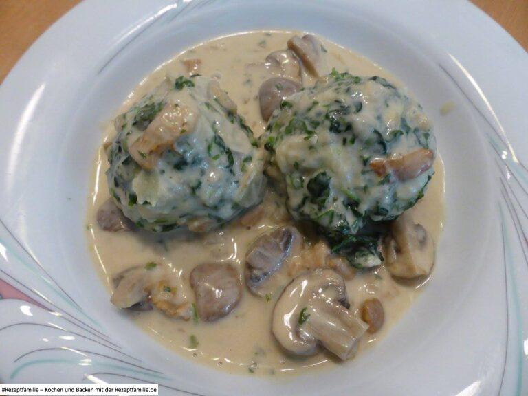 Spinatknödel mit Pilzsauce