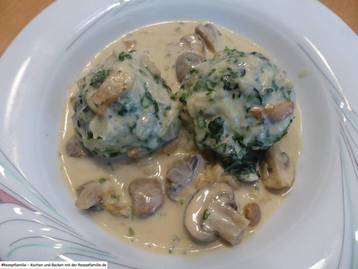 Spinatknödel mit Pilzsauce