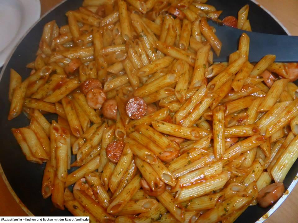 Maggi Nudeln mit Würstchen