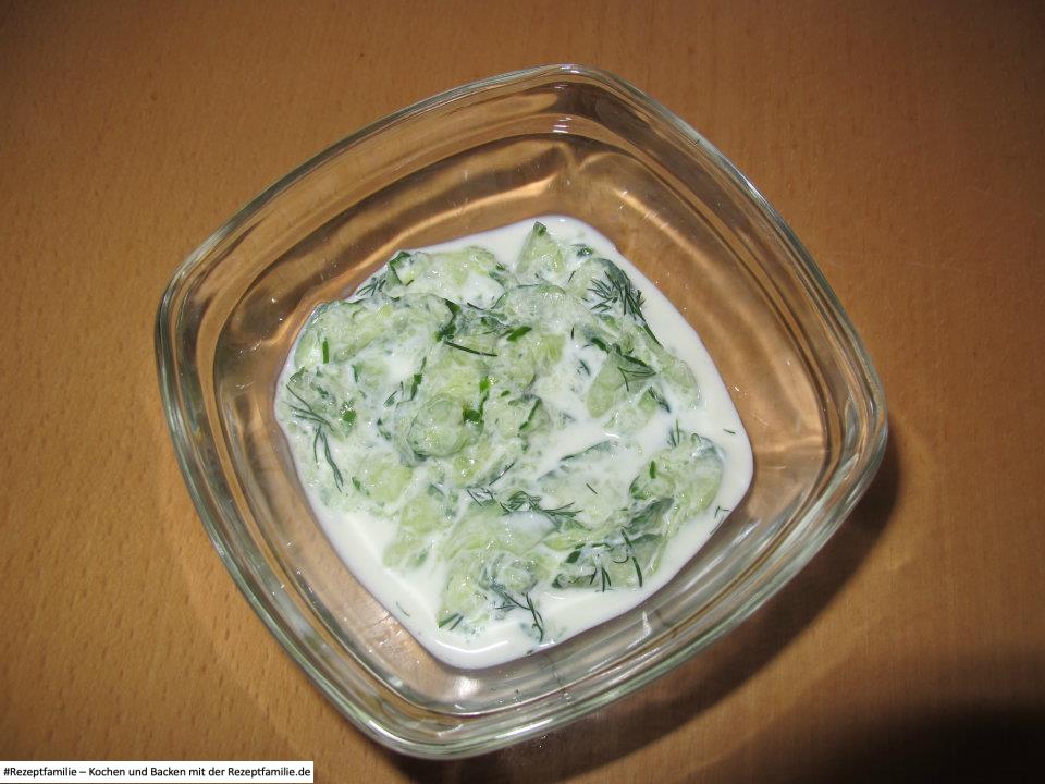 Gurkensalat mit Frischkäse-Creme