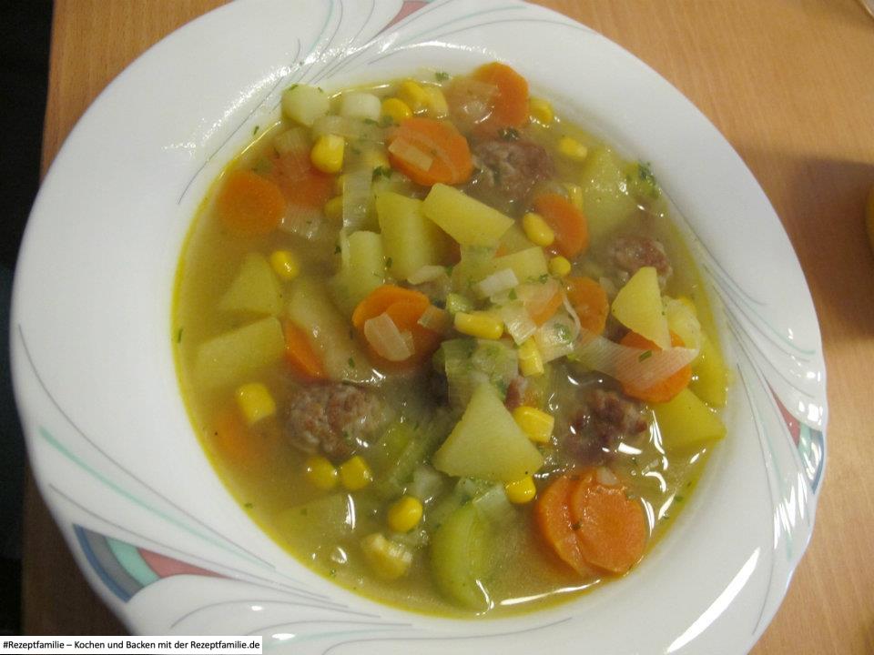 Gemüsesuppe mit Fleischbällchen