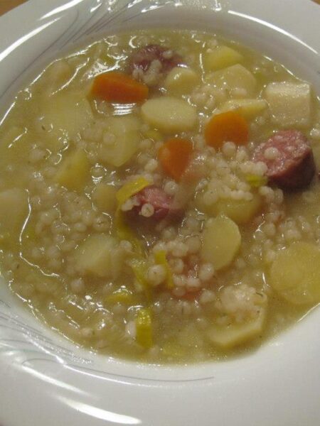 Graupensuppe mit Mettenden