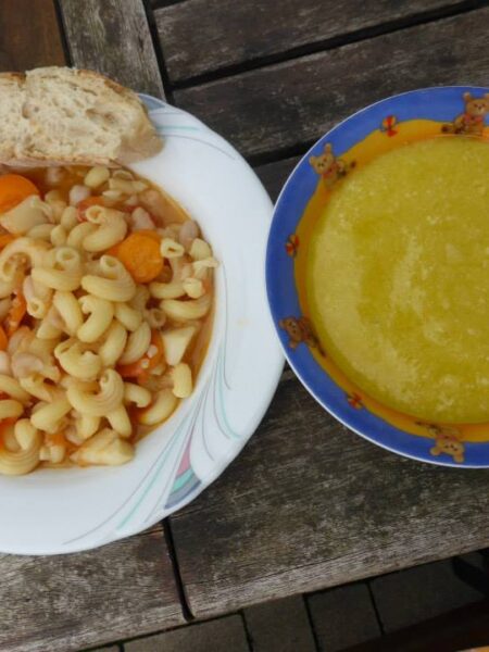 Nudeltopf mit Parmesan-Paste