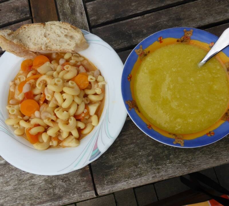 Suppen Rezepte der Woche - Nudeltopf mit Parmesan-Paste