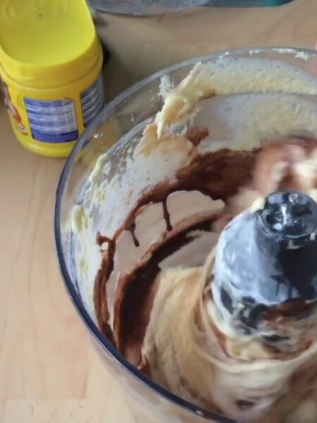 Schoko-Birnenkuchen mit Schmand – ein leckerer Kuchen von Rezeptfamilie