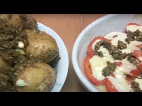 Überbackene Schweineschnitzel mit Pestokartoffeln