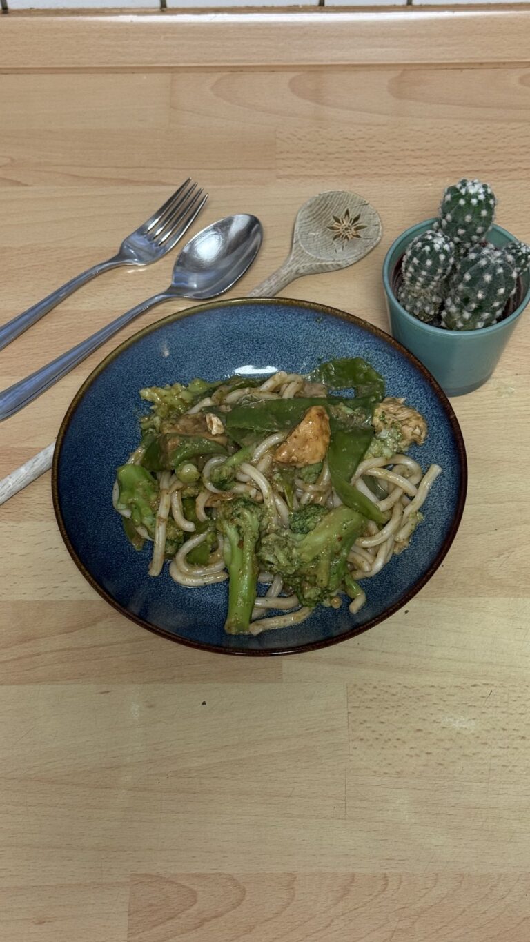 Udonnudeln mit Erdnussoße